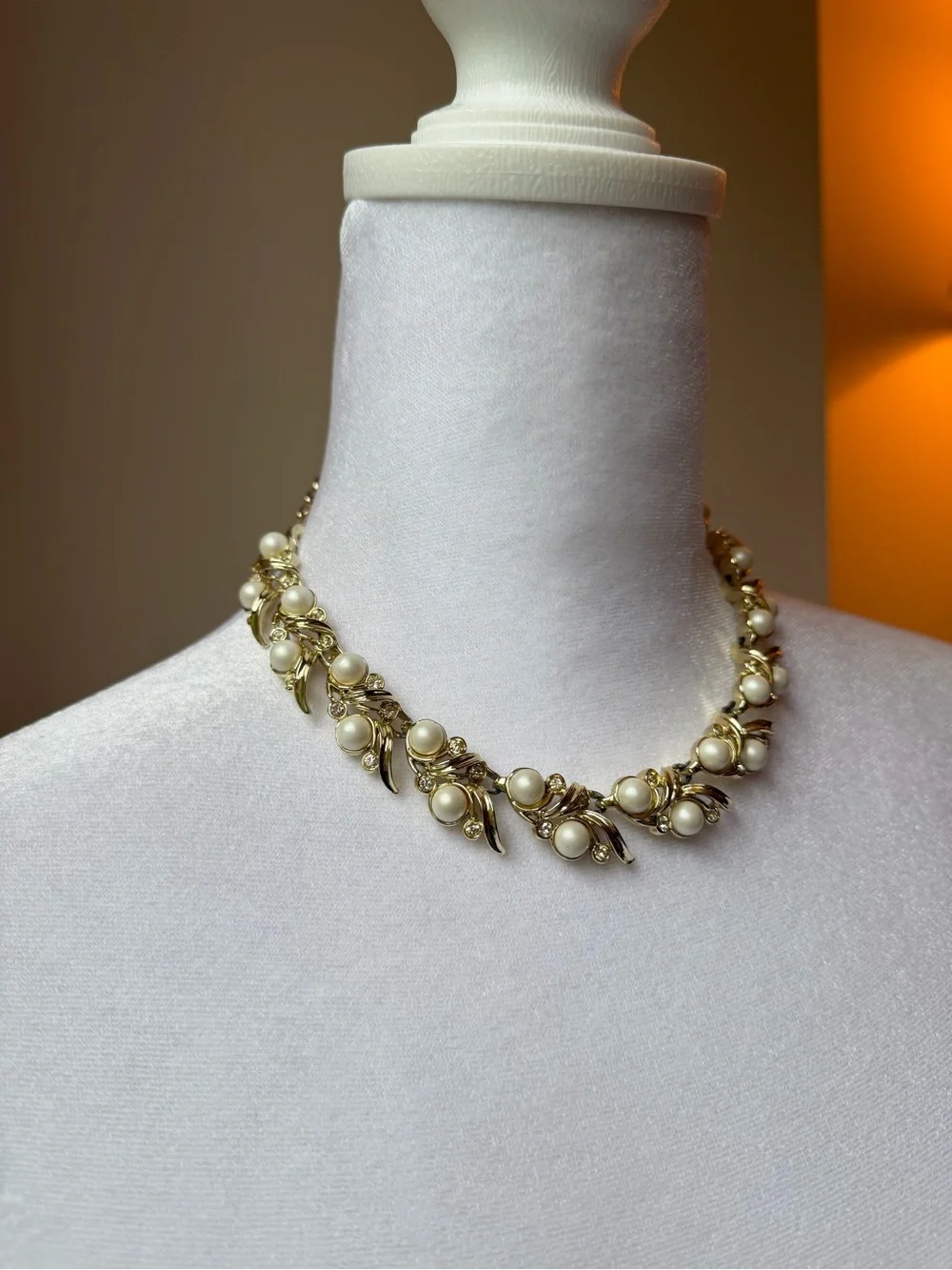 Vintage 60s Saran Coventry “Royal Ballet” Pearl Adjustable Choker - Picture 2 of 15